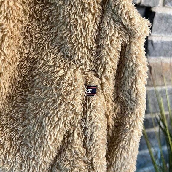 Tommy Hilfiger Vest - Picture 2 of 7